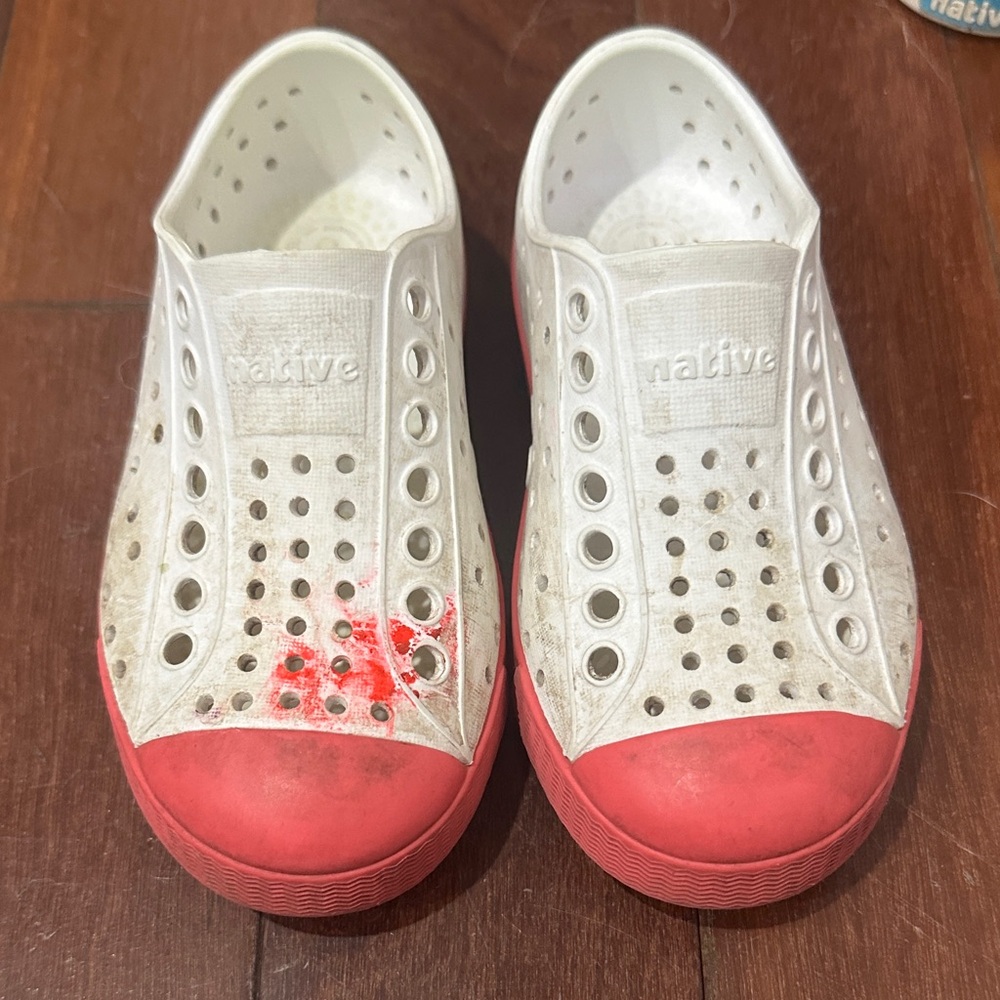 Native Kids Slip-On Water Shoes in White and Coral Pink